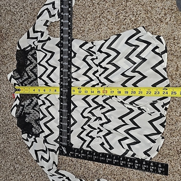 🎯Cheveron Blouse 🎯5 For $25🎯 - Picture 8 of 9